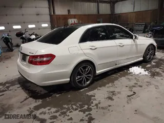 2010 Mercedes-Benz E-Class E 350 Luxury with VIN WDDHF8HB2AA197101, listed as a IAAI auction lot 41084768 with 120,989 mi miles. Bid and sale history available at carsss.com. Image 4.