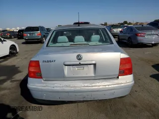 2001 Volkswagen Passat z VIN WVWAC63B41P013693, wystawiony jako Copart lot #74254064 z przebiegiem 106 707 mil mil oraz Szkoda całkowita • Salvage title. Historia ofert i sprzedaży dostępna na DreamBid. Obrazek 6.
