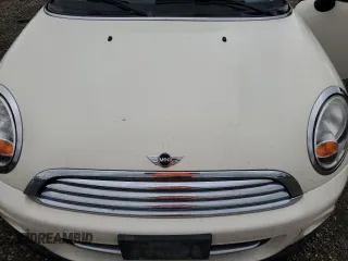 2013 MINI Hardtop z VIN WMWSU3C59DT688460, wystawiony jako Copart lot #55451925 z przebiegiem Nie podano mil oraz Szkoda całkowita • Salvage title. Historia ofert i sprzedaży dostępna na DreamBid. Obrazek 11.
