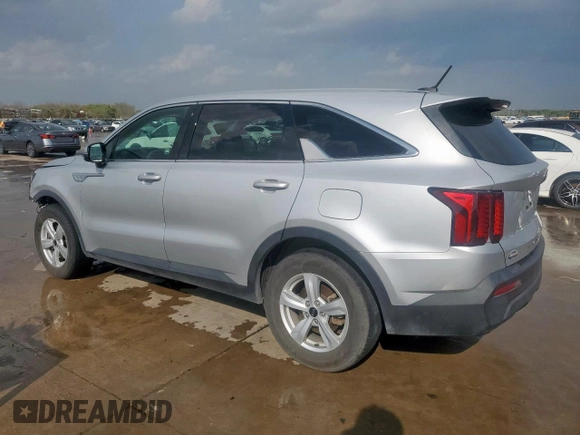 2021 Kia Sorento LX z VIN 5XYRG4LC3MG056711, wystawiony jako Copart lot #50418085 z przebiegiem 98 133 mil mil oraz Czysty tytuł • Clean title. Historia ofert i sprzedaży dostępna na DreamBid. Obrazek 2.