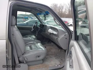 1998 Chevrolet Tahoe with VIN 1GNEK13R4WJ346417, listed as a IAAI auction lot 41390436 with 184,094 mi miles. Bid and sale history available at carsss.com. Image 5.