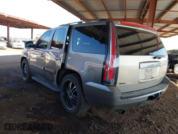 2007 GMC Yukon SLT with VIN 1GKFC13J87R216779, listed as a IAAI auction lot 41472867 with 200,754 mi miles. Bid and sale history available at carsss.com. Image 3.