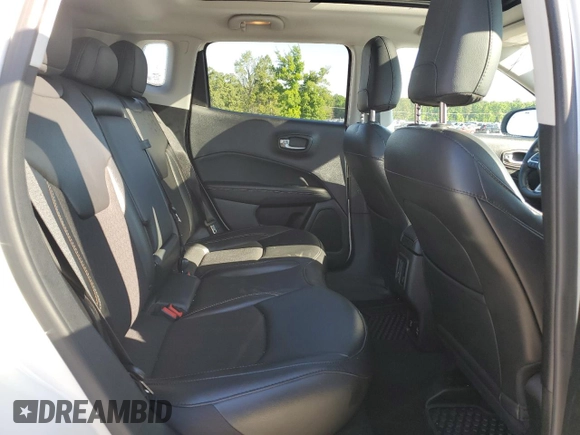 2020 Jeep Compass North z VIN 3C4NJDBB7LT228982, wystawiony jako Copart lot #55665605 z przebiegiem 33 715 mil mil oraz Szkoda całkowita • Salvage title. Historia ofert i sprzedaży dostępna na DreamBid. Obrazek 11.