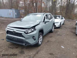 2021 Toyota RAV4 XLE with VIN 2T3P1RFV8MW182888, listed as a IAAI auction lot 41922900 with 39,384 mi miles. Bid and sale history available at carsss.com. Image 2.