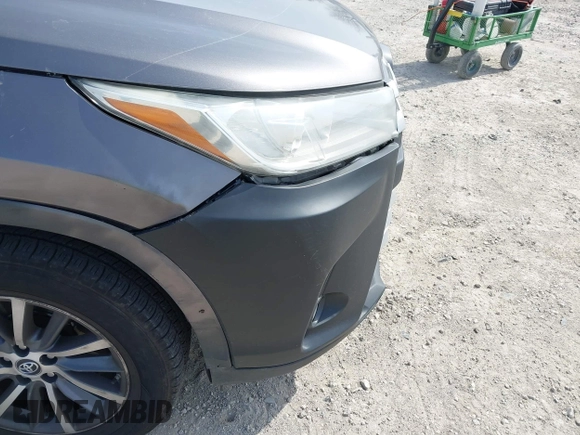 2018 Toyota Highlander SE with VIN 5TDJZRFH8JS530792, listed as a IAAI auction lot 42054634 with 272,748 mi miles and . Bid and sale history available at DreamBid. Image 17.