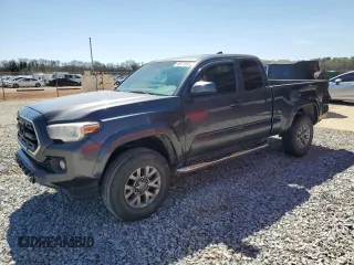 2017 Toyota Tacoma SR5 z VIN 5TFRZ5CN2HX025907, wystawiony jako Copart lot #49677595 z przebiegiem 201 176 mil mil oraz Szkoda całkowita • Salvage title. Historia ofert i sprzedaży dostępna na DreamBid. Obrazek 1.