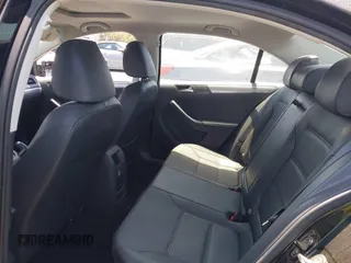 2015 Volkswagen Jetta SE z VIN 3VWD07AJ1FM284890, wystawiony jako IAAI lot #42328592 z przebiegiem 92 880 mil mil oraz . Historia ofert i sprzedaży dostępna na DreamBid. Obrazek 8.