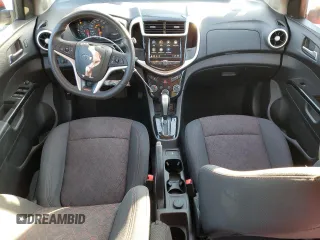 2018 Chevrolet Sonic LT z VIN 1G1JD6SB5J4118848, wystawiony jako Copart lot #83615174 z przebiegiem 17 483 mil mil oraz Szkoda całkowita • Salvage title. Historia ofert i sprzedaży dostępna na DreamBid. Obrazek 8.