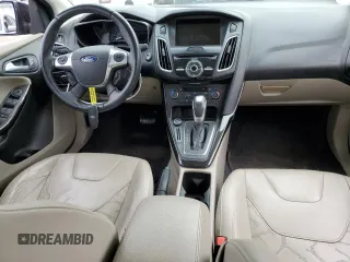 2015 Ford Focus Electric z VIN 1FADP3R41FL232463, wystawiony jako Copart lot #51962274 z przebiegiem 83 379 mil mil oraz . Historia ofert i sprzedaży dostępna na DreamBid. Obrazek 8.