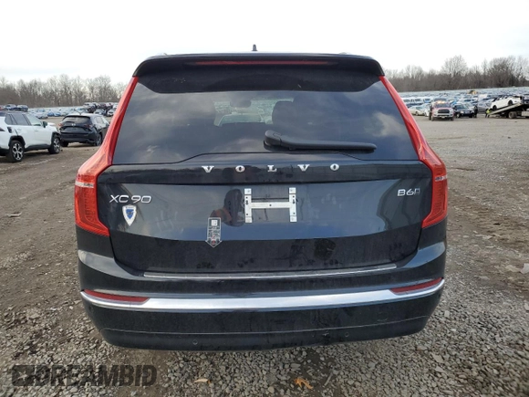2024 Volvo XC90 Ultimate Bright Theme with VIN YV4062PF5R1185137, listed as a Copart auction lot 45935385 with 15,719 mi miles and Salvage Title. Bid and sale history available at carsss.com. Image 6.