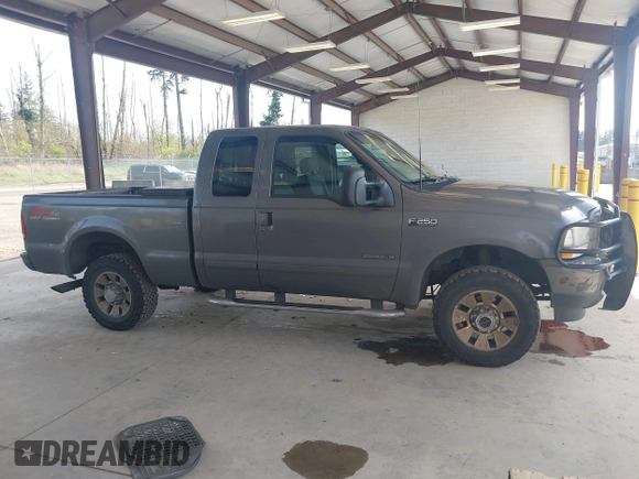2003 Ford Super Duty F-250 XL with VIN 1FTNX21F33EA22565, listed as a IAAI auction lot 42004045 with 252,604 mi miles. Bid and sale history available at carsss.com. Image 13.