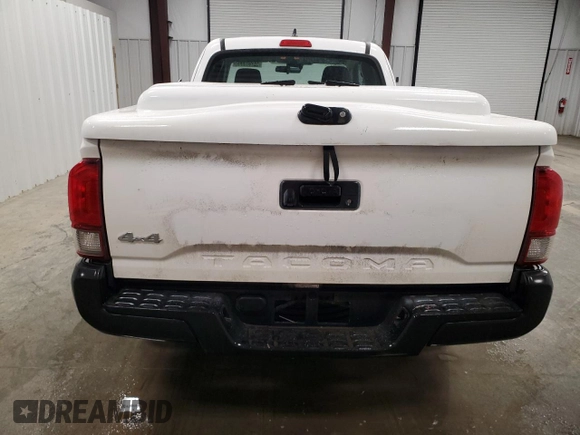 2018 Toyota Tacoma SR z VIN 5TFSX5EN0JX059029, wystawiony jako Copart lot #44250335 z przebiegiem 178 386 mil mil oraz Czysty tytuł • Clean title. Historia ofert i sprzedaży dostępna na DreamBid. Obrazek 6.
