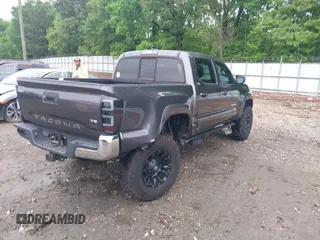 2017 Toyota Tacoma SR5 z VIN 3TMAZ5CN9HM044182, wystawiony jako IAAI lot #42116303 z przebiegiem 92 577 mil mil oraz . Historia ofert i sprzedaży dostępna na DreamBid. Obrazek 4.