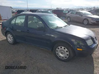 2000 Volkswagen Jetta GL z VIN 3VWRC29M0YM171403, wystawiony jako IAAI lot #42043392 z przebiegiem 237 218 mil mil oraz . Historia ofert i sprzedaży dostępna na DreamBid. Obrazek 1.