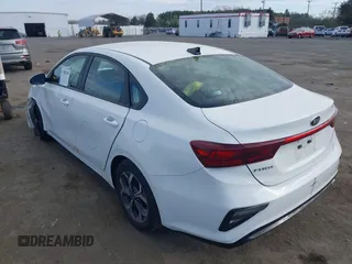 2019 Kia Forte LXS z VIN 3KPF24AD2KE042693, wystawiony jako IAAI lot #41902468 z przebiegiem 126 516 mil mil oraz . Historia ofert i sprzedaży dostępna na DreamBid. Obrazek 3.