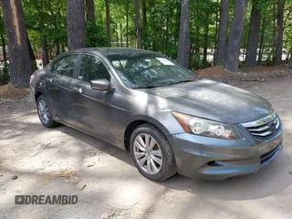 2011 Honda Accord EX-L z VIN 1HGCP3F81BA018626, wystawiony jako IAAI lot #42306241 z przebiegiem 241 801 mil mil oraz . Historia ofert i sprzedaży dostępna na DreamBid. Obrazek 1.