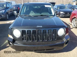 2010 Jeep Patriot Latitude z VIN 1J4NT1GA6AD646990, wystawiony jako Copart lot #47791155 z przebiegiem 131 904 mil mil oraz Czysty tytuł • Clean title. Historia ofert i sprzedaży dostępna na DreamBid. Obrazek 5.