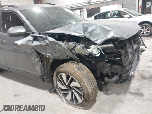2024 Volkswagen Atlas SE with VIN 1V2HR2CA6RC534817, listed as a IAAI auction lot 41655227 with 39,214 mi miles and . Bid and sale history available at DreamBid. Image 6.