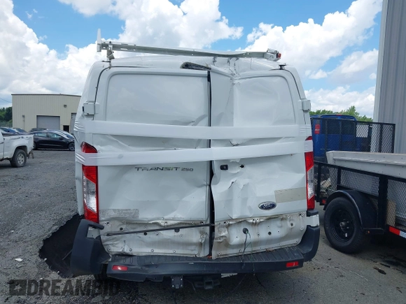 2020 Ford Transit Cargo с VIN 1FTBR1Y86LKA35522, выставлен на аукционе IAAI как лот 42505804 с пробегом 50 745 миль миль и . История ставок и продаж доступна на DreamBid. Изображение 16.
