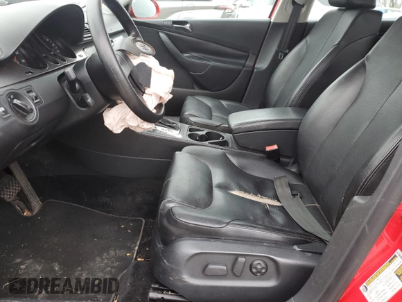 2008 Volkswagen Passat z VIN WVWXK73CX8E238508, wystawiony jako Copart lot #45810975 z przebiegiem 199 870 mil mil oraz Szkoda całkowita • Salvage title. Historia ofert i sprzedaży dostępna na DreamBid. Obrazek 7.