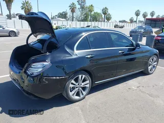 2018 Mercedes-Benz C 300 z VIN 55SWF4JB9JU250869, wystawiony jako IAAI lot #41990855 z przebiegiem 54 938 mil mil oraz . Historia ofert i sprzedaży dostępna na DreamBid. Obrazek 4.