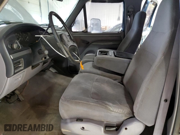 1995 Ford F-350 z VIN 1FTJW35F6SEA60338, wystawiony jako Copart lot #50962515 z przebiegiem 235 177 mil mil oraz Szkoda całkowita • Salvage title. Historia ofert i sprzedaży dostępna na DreamBid. Obrazek 7.