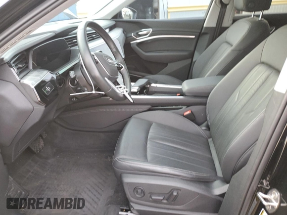 2022 Audi e-tron Sportback S line Premium Plus z VIN WA12AAGE8NB023545, wystawiony jako Copart lot #40283084 z przebiegiem 19 680 mil mil oraz . Historia ofert i sprzedaży dostępna na DreamBid. Obrazek 7.