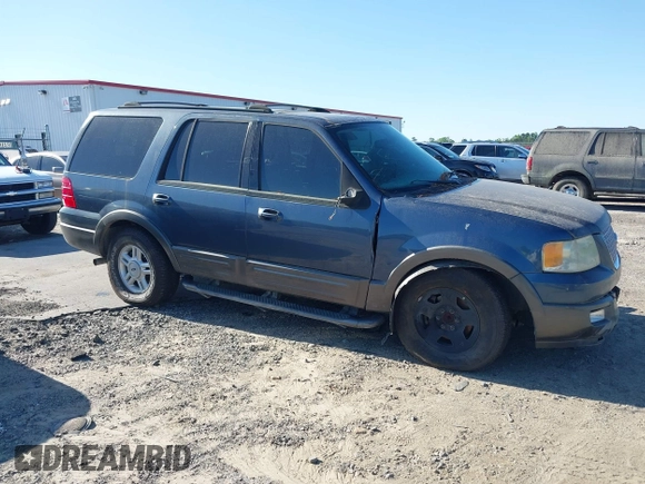 2004 Ford Expedition Special Service with VIN 1FMFU15L24LA67271, listed as a IAAI auction lot 42142445 with 136,752 mi miles. Bid and sale history available at carsss.com. Image 13.