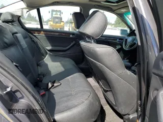 2001 BMW 3 Series 325i with VIN WBAAV33421FU88529, listed as a Copart auction lot 68473354 with 158,806 mi miles and Salvage Title. Bid and sale history available at carsss.com. Image 10.