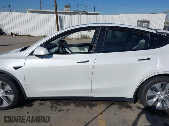 2021 Tesla Model Y Standard Range z VIN 5YJYGDED4MF162982, wystawiony jako IAAI lot #41378674 z przebiegiem 60 267 mil mil oraz . Historia ofert i sprzedaży dostępna na DreamBid. Obrazek 13.