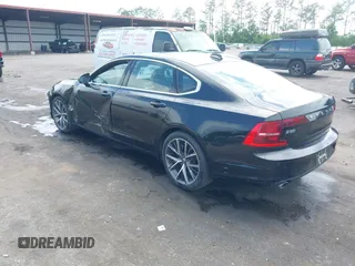 2018 Volvo S90 Momentum z VIN LVY982AKXJP032631, wystawiony jako IAAI lot #42204902 z przebiegiem 178 192 mil mil oraz . Historia ofert i sprzedaży dostępna na DreamBid. Obrazek 3.