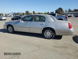 2006 Lincoln Town Car Signature Limited z VIN 1LNHM82W66Y650111, wystawiony jako Copart lot #56553695 z przebiegiem 184 625 mil mil oraz Czysty tytuł • Clean title. Historia ofert i sprzedaży dostępna na DreamBid. Obrazek 2.