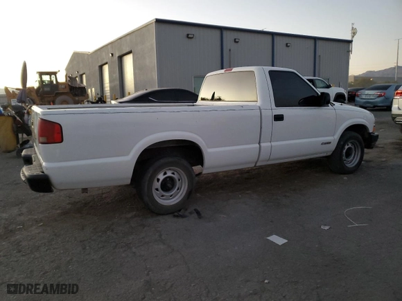 2000 Chevrolet S-10 LS with VIN 1GCCS1446YK180031, listed as a Copart auction lot 84048394 with 140,932 mi miles and Salvage Title. Bid and sale history available at carsss.com. Image 3.