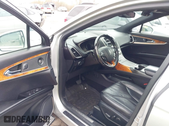 2017 Lincoln MKX Reserve with VIN 2LMPJ8LR6HBL16906, listed as a IAAI auction lot 41857727 with 111,895 mi miles. Bid and sale history available at carsss.com. Image 5.