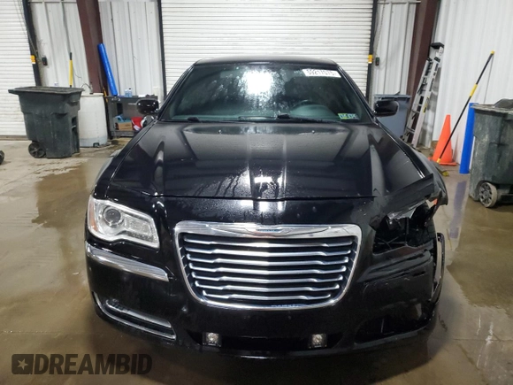 2014 Chrysler 300 z VIN 2C3CCAAG0EH132608, wystawiony jako Copart lot #59217075 z przebiegiem 215 836 mil mil oraz Szkoda całkowita • Salvage title. Historia ofert i sprzedaży dostępna na DreamBid. Obrazek 5.