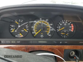 1984 Mercedes-Benz 500 z VIN WDBCA37B8EA085222, wystawiony jako Copart lot #87462054 z przebiegiem 205 226 mil mil oraz Tytuł czysty. Historia ofert i sprzedaży dostępna na DreamBid. Obrazek 9.