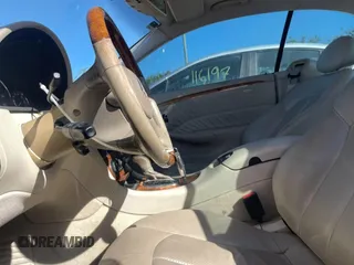 2005 Mercedes-Benz CLK 320 z VIN WDBTJ65J55F157718, wystawiony jako Copart lot #45033595 z przebiegiem 153 639 mil mil oraz Szkody całkowita. Historia ofert i sprzedaży dostępna na DreamBid. Obrazek 7.