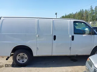 2017 Chevrolet Express Cargo z VIN 1GCWGAFF5H1326857, wystawiony jako IAAI lot #42770203 z przebiegiem Nie podano mil oraz . Historia ofert i sprzedaży dostępna na DreamBid. Obrazek 12.