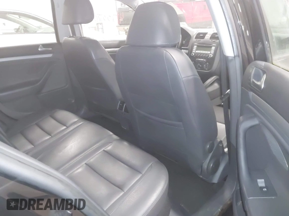 2008 Volkswagen Jetta z VIN 3VWRA71K58M183060, wystawiony jako IAAI lot #41700707 z przebiegiem 174 555 mil mil oraz . Historia ofert i sprzedaży dostępna na DreamBid. Obrazek 8.