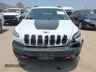 2015 Jeep Cherokee Trailhawk z VIN 1C4PJMBS5FW574102, wystawiony jako IAAI lot #42278805 z przebiegiem 164 250 mil mil oraz . Historia ofert i sprzedaży dostępna na DreamBid. Obrazek 13.