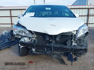 2018 Toyota Sienna XLE Auto Access Seat with VIN 5TDYZ3DC0JS902001, listed as a IAAI auction lot 41197210 with 99,018 mi miles. Bid and sale history available at carsss.com. Image 13.