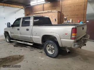 2002 GMC Sierra 2500HD SLE with VIN 1GTHK23U02F161214, listed as a Copart auction lot 42322685 with 231,368 mi miles and Salvage Title. Bid and sale history available at carsss.com. Image 2.