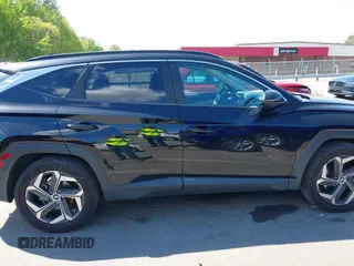 2022 Hyundai Tucson SEL z VIN 5NMJF3AE6NH018945, wystawiony jako IAAI lot #42050780 z przebiegiem 113 680 mil mil oraz . Historia ofert i sprzedaży dostępna na DreamBid. Obrazek 13.