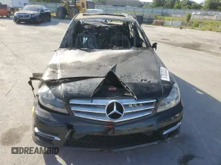 2013 Mercedes-Benz C 300 Sport z VIN WDDGF8AB9DR291570, wystawiony jako Copart lot #57833335 z przebiegiem Nie podano mil oraz Nie do naprawy • Non repairable. Historia ofert i sprzedaży dostępna na DreamBid. Obrazek 5.
