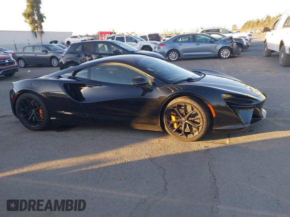 2023 McLaren Artura z VIN SBM16AEA4PW001449, wystawiony jako IAAI lot #41347791 z przebiegiem 4703 mil mil oraz . Historia ofert i sprzedaży dostępna na DreamBid. Obrazek 13.