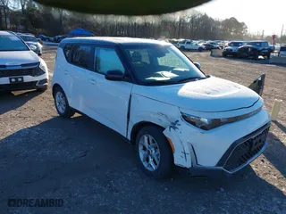 2024 Kia Soul LX with VIN KNDJ23AU4R7229481, listed as a IAAI auction lot 41270129 with 6,141 mi miles. Bid and sale history available at carsss.com. Image 1.