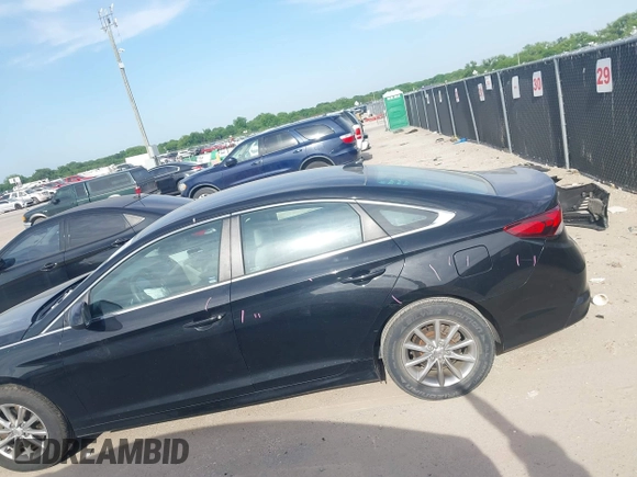 2018 Hyundai Sonata SE z VIN 5NPE24AF1JH700334, wystawiony jako IAAI lot #42261191 z przebiegiem 93 269 mil mil oraz . Historia ofert i sprzedaży dostępna na DreamBid. Obrazek 14.