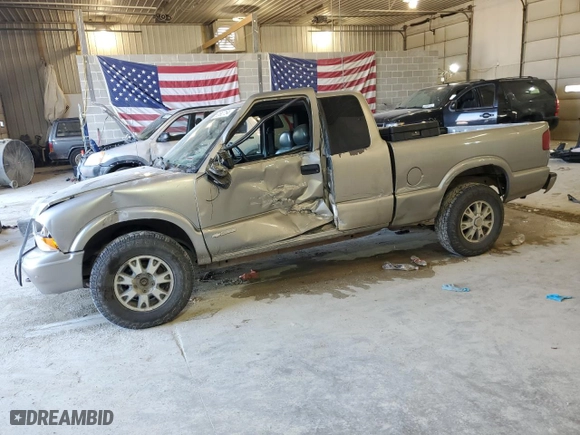 2003 GMC Sonoma SLS with VIN 1GTDT19X038102919, listed as a Copart auction lot 63662154 with 0 mi miles and Salvage Title. Bid and sale history available at carsss.com. Image 1.