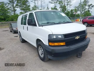 2019 Chevrolet Express Cargo z VIN 1GCWGAFP5K1365688, wystawiony jako IAAI lot #42423135 z przebiegiem 216 450 mil mil oraz . Historia ofert i sprzedaży dostępna na DreamBid. Obrazek 1.