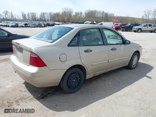 2007 Ford Focus S with VIN 1FAFP34N17W103292, listed as a IAAI auction lot 42093567 with 126,183 mi miles. Bid and sale history available at carsss.com. Image 4.